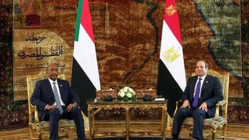 الرئيس السيسي يبحث مع رئيس مجلس السيادة الانتقالي السوداني تعزيز العلاقات الثنائية بين البلدين