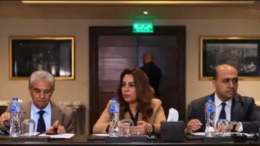 وزيرة التنمية المحلية والبيئة تعقد اجتماعا تشاوريا حول أخر مستجدات منظومة ”المسؤولية الممتدة للمنتج”