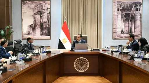 رئيس الوزراء يستعرض ملامح استراتيجية الاستثمار الأجنبي المباشر... رئيس الوزراء يستعرض ملامح استراتيجية الاستثمار الأجنبي المباشر في مصر 2027 – 2030