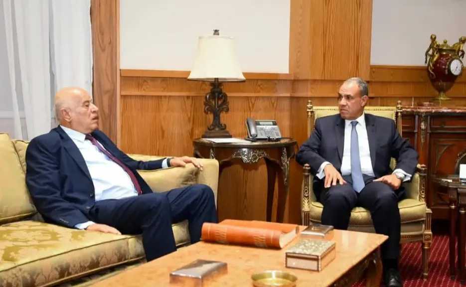 وزير الخارجية يلتقي أمين سر اللجنة المركزية لحركة فتح