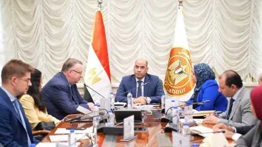 وزير العمل يعقد اجتماعًا مع وفد ”العمل الدولية”... وزير العمل يعقد اجتماعًا مع وفد ”العمل الدولية” و”سينرجيز” للإطلاع على مستجدات إعداد الخطة التنفيذية للاستراتيجية الوطنية للتشغيل