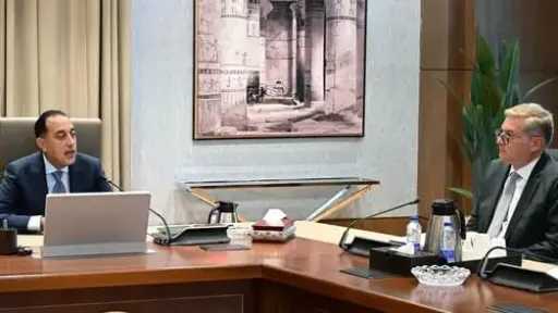 رئيس الوزراء يتابع ملفات العمل المشترك بين وزارتي... رئيس الوزراء يتابع ملفات العمل المشترك بين وزارتي المالية والبترول لتعزيز أمن الطاقة واستدامة الاستقرار المالي