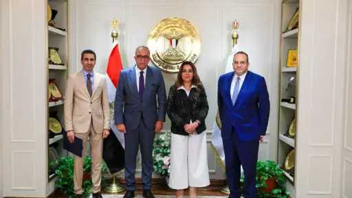 وزيرة التنمية المحلية والبيئة ورئيس معهد التخطيط القومي يشهدان توقيع بروتوكول تعاون مشترك