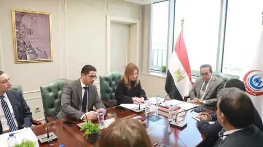 وزير الصحة يبحث مع وفد الأمانة العامة لجامعة... وزير الصحة يبحث مع وفد الأمانة العامة لجامعة الدول العربية سبل تعزيز التعاون الصحي العربي المشترك