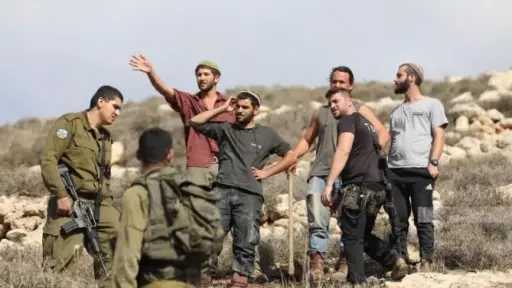 الخارجية الفلسطينية تدين جرائم الاحتلال والمستوطنين بحق المزارعين... الخارجية الفلسطينية تدين جرائم الاحتلال والمستوطنين بحق المزارعين الفلسطينيين خلال موسم قطف الزيتون