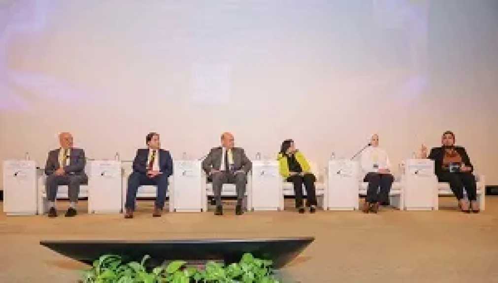 وزير الاتصالات الأسبق: الذكاء الاصطناعي أصبح نظام التشغيل العالمي للصناعات المستقبلية