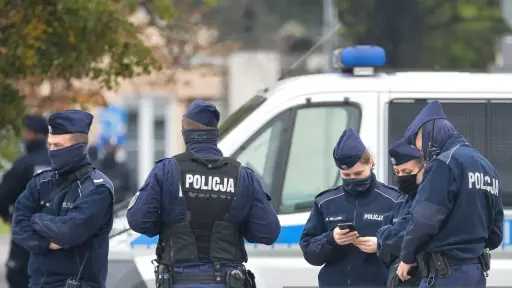 طالب يصيب 8 أشخاص في هجوم داخل مدرسة... طالب يصيب 8 أشخاص في هجوم داخل مدرسة ببولندا