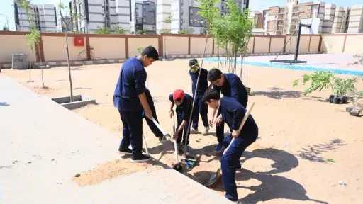 وزارة التنمية المحلية والبيئة تدعم مدرسة الكرنك بمدينة... وزارة التنمية المحلية والبيئة تدعم مدرسة الكرنك بمدينة بدر بالقاهرة بـ150 شجرة