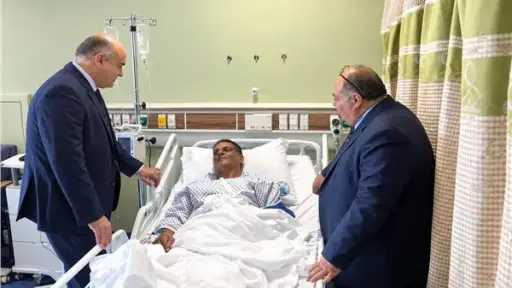 المصري المصاب في اعتداءات الرياض بعد زيارة السفير... المصري المصاب في اعتداءات الرياض بعد زيارة السفير للاطمئنان عليه: هذا ما ننتظره من حكومتنا في الخارج