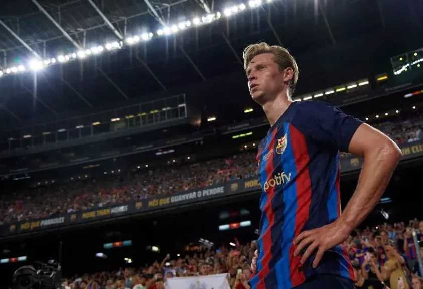 شكوك داخل برشلونة بشأن مستقبل فرينكي دي يونج.. والسيتي وتشيلسي يترقبان