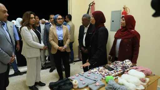 وزيرة التنمية المحلية والبيئة ومحافظ الوادي الجديد ورئيس هيئة تنمية الصعيد يفتتحون مجمع الصناعات الحرفية
