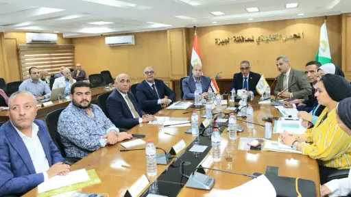 محافظ الجيزة يعقد اجتماعًا لمناقشة آليات تحديث المخطط الاستراتيجي العام لمدينتي العياط والبدرشين