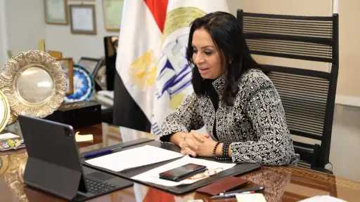 وزيرة التضامن تتابع تداعيات حادث تصادم سيارتين بالطريق... وزيرة التضامن تتابع تداعيات حادث تصادم سيارتين بالطريق الزراعي في القليوبية
