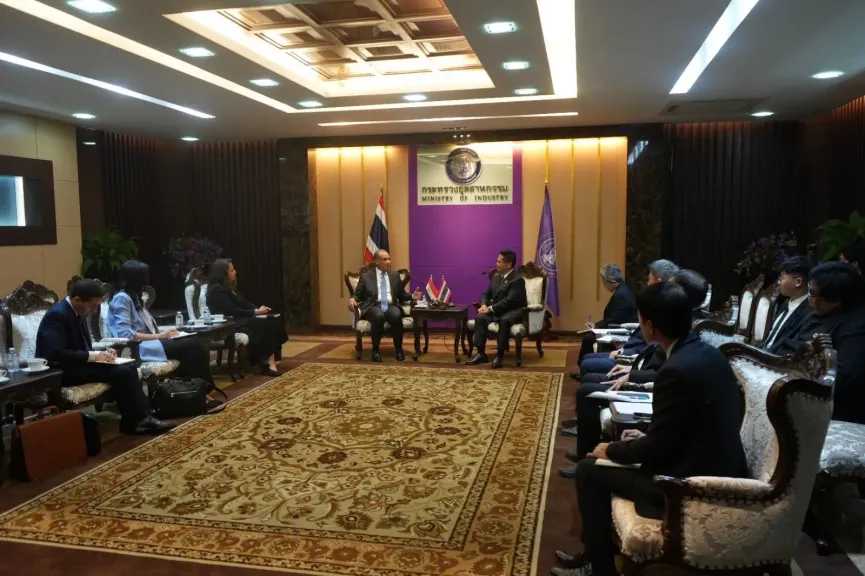 في مستهل زيارته الى تايلاند…وزير الخارجية يلتقي وزير الصناعة التايلاندي