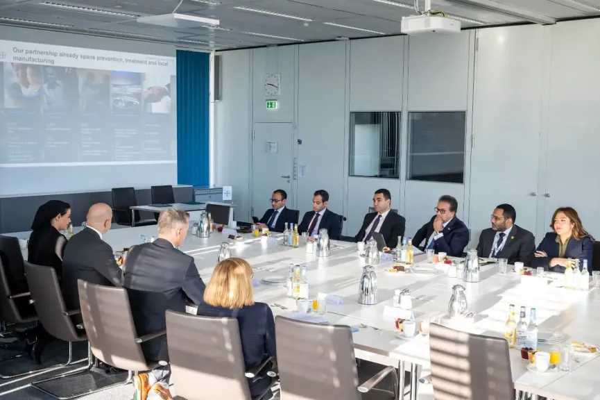 وزير الصحة يزور مقر «باير» الألمانية لبحث تعزيز التعاون الصحي وتوطين الصناعة على هامش قمة برلين