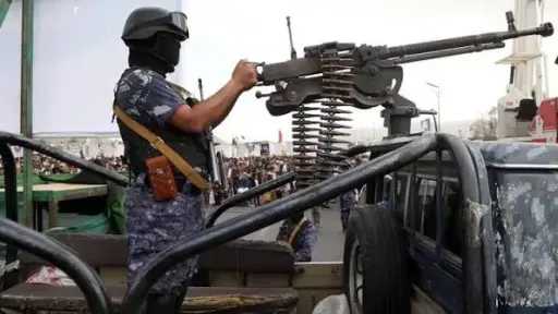 مجلس القيادة الرئاسي اليمني يحذر من التعاون مع المليشيات الحوثية ويوجه بملاحقة المتورطين