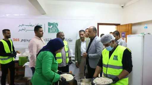 نائب محافظ الوادي الجديد يتفقد مبادرة «مطبخ التكافل... نائب محافظ الوادي الجديد يتفقد مبادرة «مطبخ التكافل الاجتماعي» لمتابعة توفير الوجبات الغذائية ودعم الأولى بالرعاية
