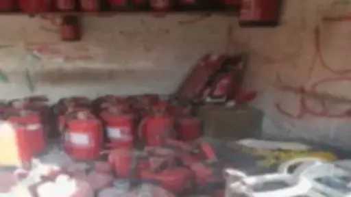 ضبط مصنع غير مرخص لإنتاج طفايات الحريق المغشوشة... ضبط مصنع غير مرخص لإنتاج طفايات الحريق المغشوشة والمصنعة بخامات مجهولة المصدر