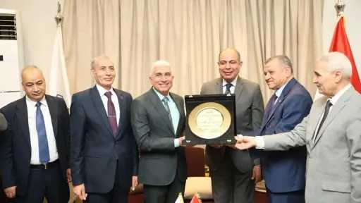 محافظ المنيا يبحث تعزيز التعاون مع مستشاري النيابة الإدارية لترسيخ الانضباط الإداري وتحقيق الصالح العام