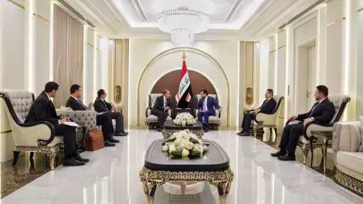 وزير الخارجية يلتقي رئيس حزب تقدم العراقي ويؤكد... وزير الخارجية يلتقي رئيس حزب تقدم العراقي ويؤكد على دعم مصر لوحدة العراق وسيادته واستقراره