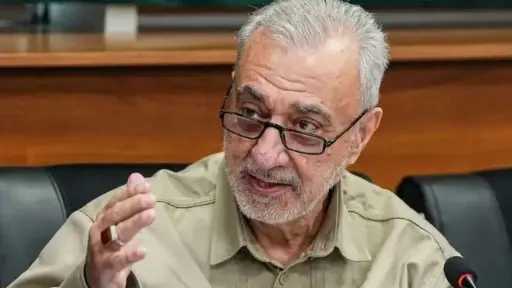 وزير الدفاع الإيراني الجديد: أصابعنا على الزناد ومستعدون لمواجهة الصهاينة