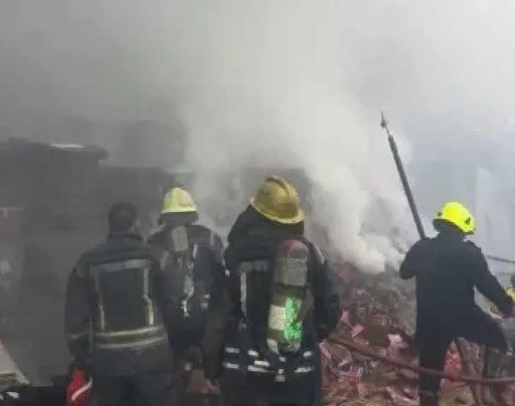 السيطرة على حريق مخزن أخشاب في منطقة كرداسة
