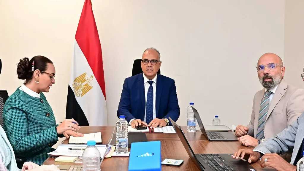 وزير الري يؤكد ضرورة تكثيف الدراسات التطبيقية لخفض تكلفة تحلية المياه والطاقة المستخدمة فيها