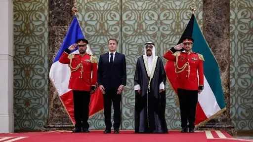 أمير الكويت يستقبل الرئيس الفرنسي في مستهل زيارته... أمير الكويت يستقبل الرئيس الفرنسي في مستهل زيارته الرسمية