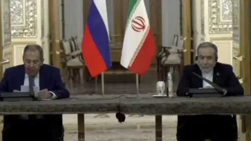وزير الخارجية الإيراني يحمّل واشنطن مسئولية انعدام الأمن في مضيق هرمز