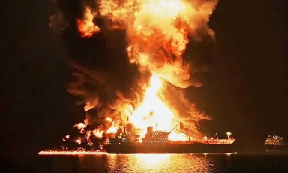 الحرس الثوري: انفجار في ناقلة نفط إثر اصطدامها بلغم جنوب هرمز
