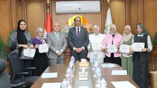 محافظ الجيزة يكرم فريق تمريض مستشفى الحوامدية العام... محافظ الجيزة يكرم فريق تمريض مستشفى الحوامدية العام لهذا السبب