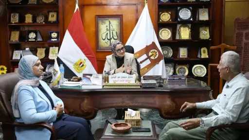 محافظ الوادي الجديد تلتقي مستشار مجلس الوزراء لبحث... محافظ الوادي الجديد تلتقي مستشار مجلس الوزراء لبحث موقف المشروعات الجارية والمتعثرة