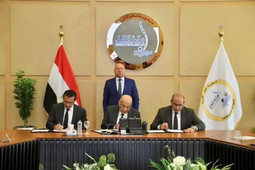 وزير النقل يشهد توقيع مذكرة تفاهم لإنشاء مركز إقليمي ودولي متكامل للتوزيع وإعادة التصدير
