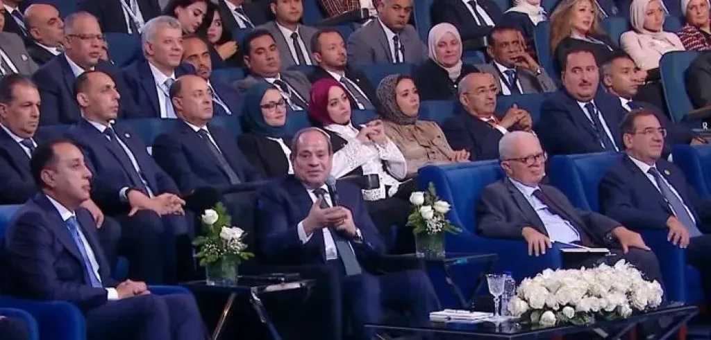 الرئيس السيسي يسأل وزير البترول: «مديونيتك كام؟».. كريم بدوي: تريليون و600 مليار