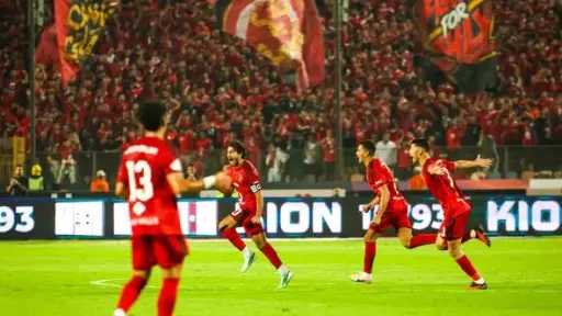 كواليس جلسات مسئولي الأهلي مع الحسين عموتة كواليس جلسات مسئولي الأهلي مع الحسين عموتة