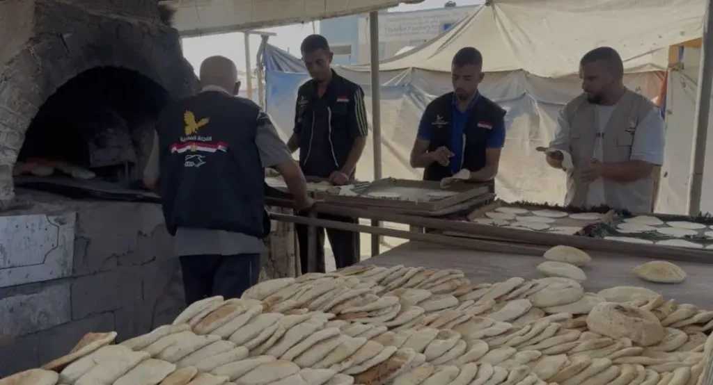 اللجنة المصرية بغزة: نواصل جهودنا لتشغيل المخابز وتوزيع المساعدات رغم التحديات
