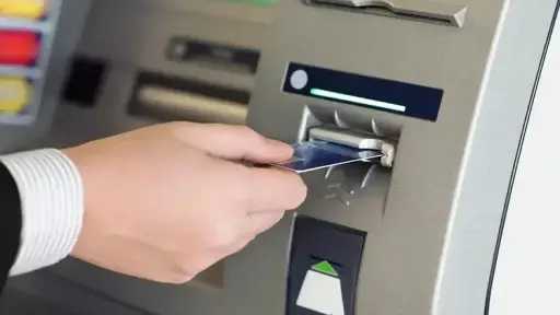ماذا تفعل إذا خصمت ماكينة ATM أموالك ولم تخرج النقود؟