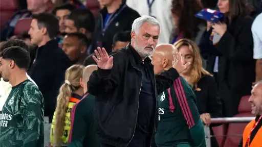 مورينيو يكتب التاريخ مع ريال مدريد بعد الفوز... مورينيو يكتب التاريخ مع ريال مدريد بعد الفوز على برشلونة في الكلاسيكو