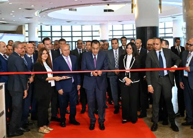 رئيس الوزراء يتفقد أجنحة الشركات والجهات المشاركة بالمعرض الدولي لتكنولوجيا المياه والصرف الصحي وتحلية المياه