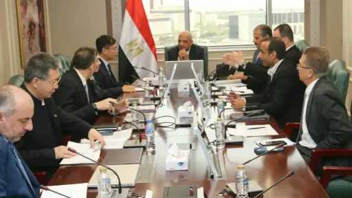 وزير الكهرباء يبحث مع شركة EDRA العالمية دعم... وزير الكهرباء يبحث مع شركة EDRA العالمية دعم التعاون والشراكة في مجالات الطاقة المتجددة