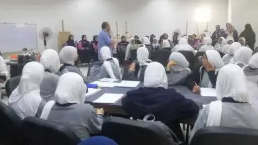رسم وغناء في مجمع 15 مايو للفنون المعاصرة ضمن رعاية وزارة الثقافة لمواهب طلاب المدارس