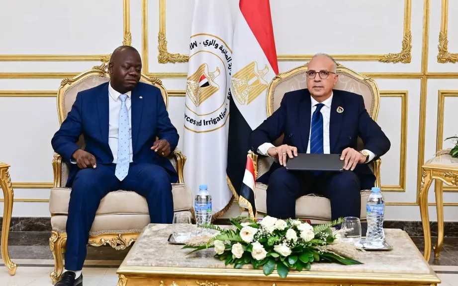 وزير الري يبحث مع وزير الدولة للمصايد بأوغندا تعزيز التعاون في مجال الموارد المائية