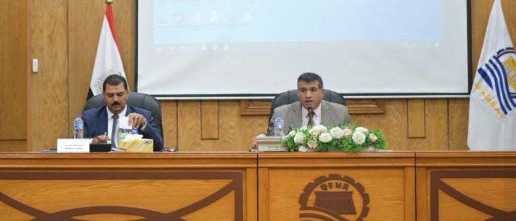 محافظ قنا