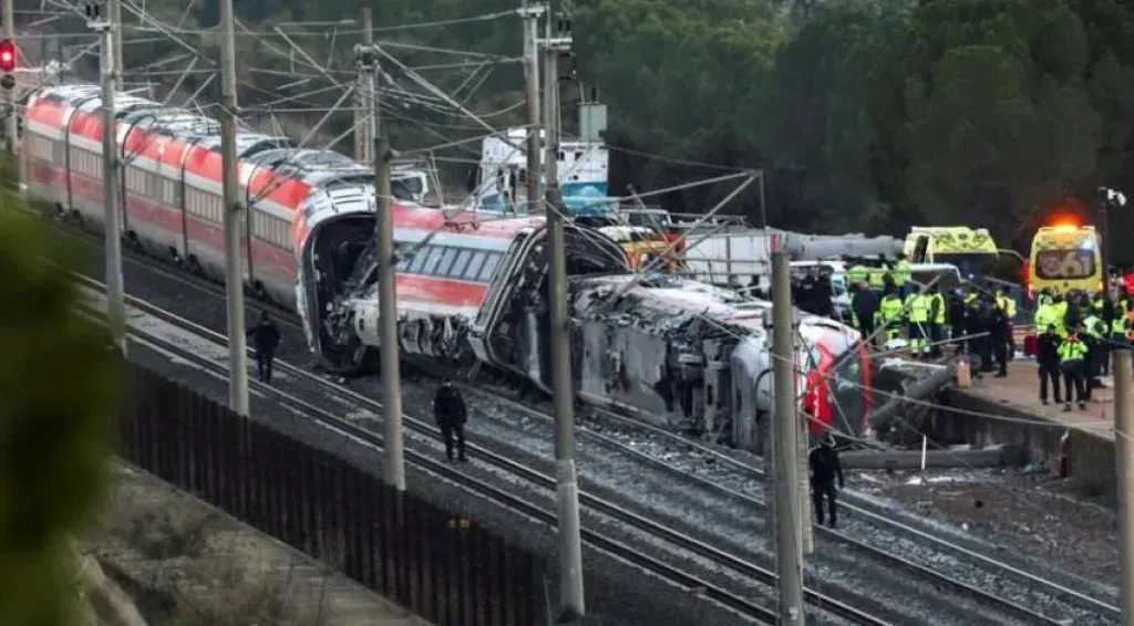مصر تعزي إسبانيا في ضحايا حادث تصادم القطارين قرب محطة أوردا