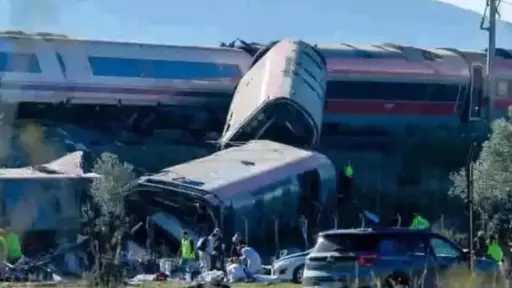 وزير النقل الإسباني يكشف عن سبب حادث تصادم... وزير النقل الإسباني يكشف عن سبب حادث تصادم القطارين