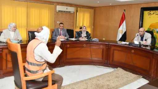 محافظ الفيوم يوجه بعلاج مسن مصاب بالسرطان.. وتوفير فرص عمل للشباب وذوي الهمم