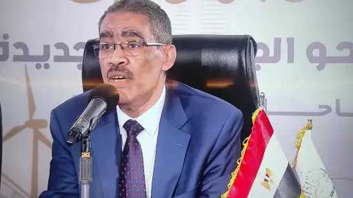 وزير الدولة للإعلام يهنئ الطفلة ميار عثمان ويدعوها للقائه بمكتبه
