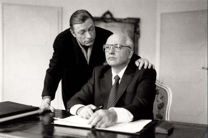 فيلم Faraway, So Close لـ ميخائيل غورباتشوف