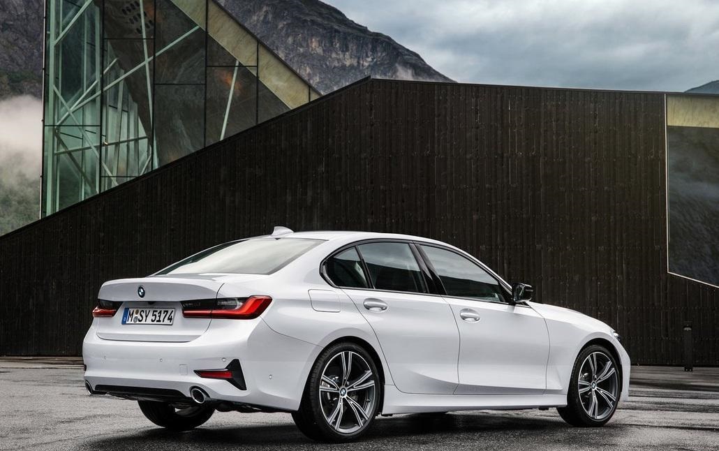 بي إم دبليو 320i موديل 2022